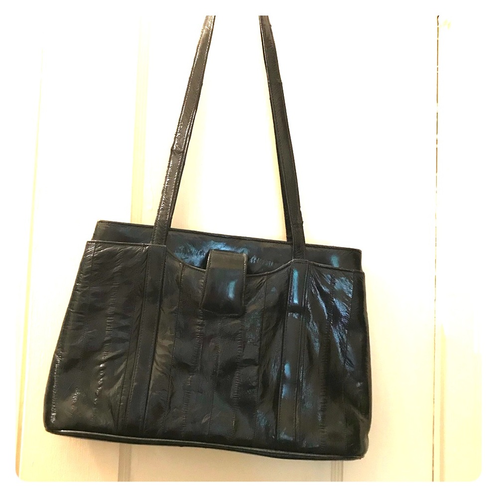 VINTAGE black eel skin shoulder bag.
